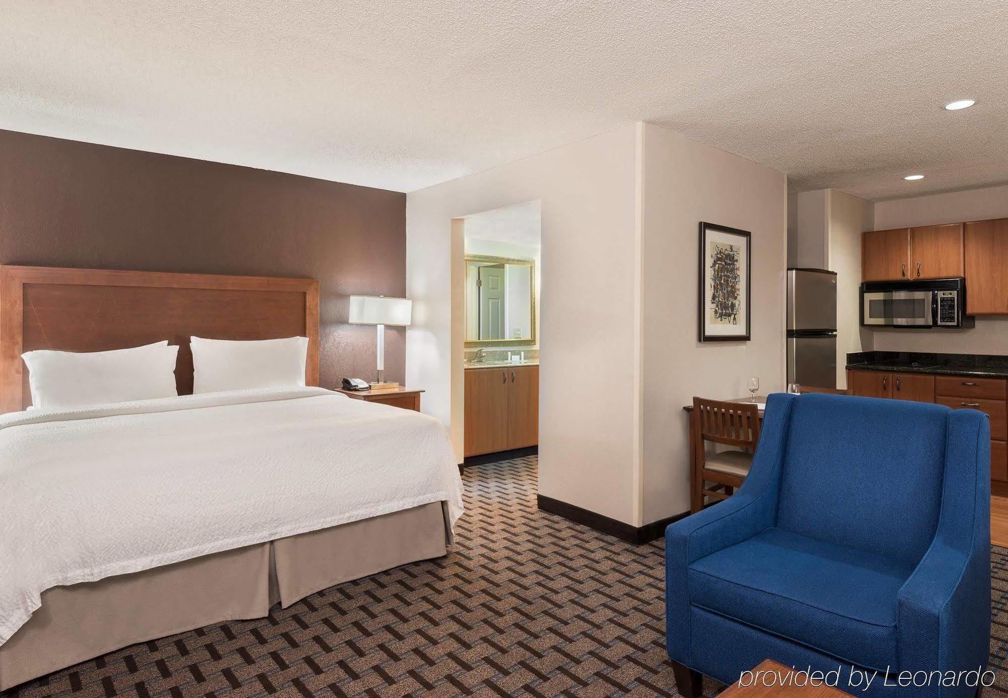 Vivo Living Charlotte Hotel Exterior photo
